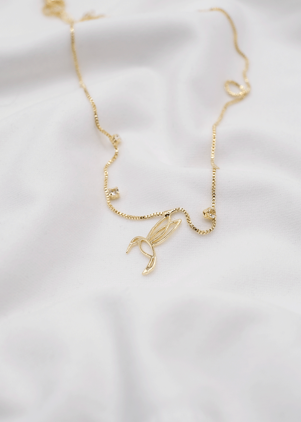 CADENA CON DIJE COLGANTE COLIBRI ORO LAMINADO 18 KT