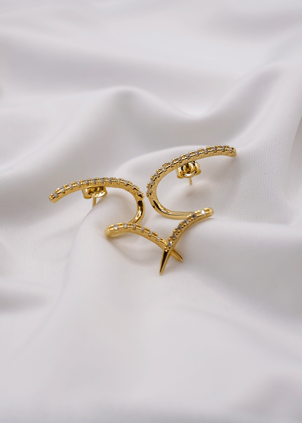 ARETE SILUETA DE SERPIENTE ORO LAMINADO 18KT