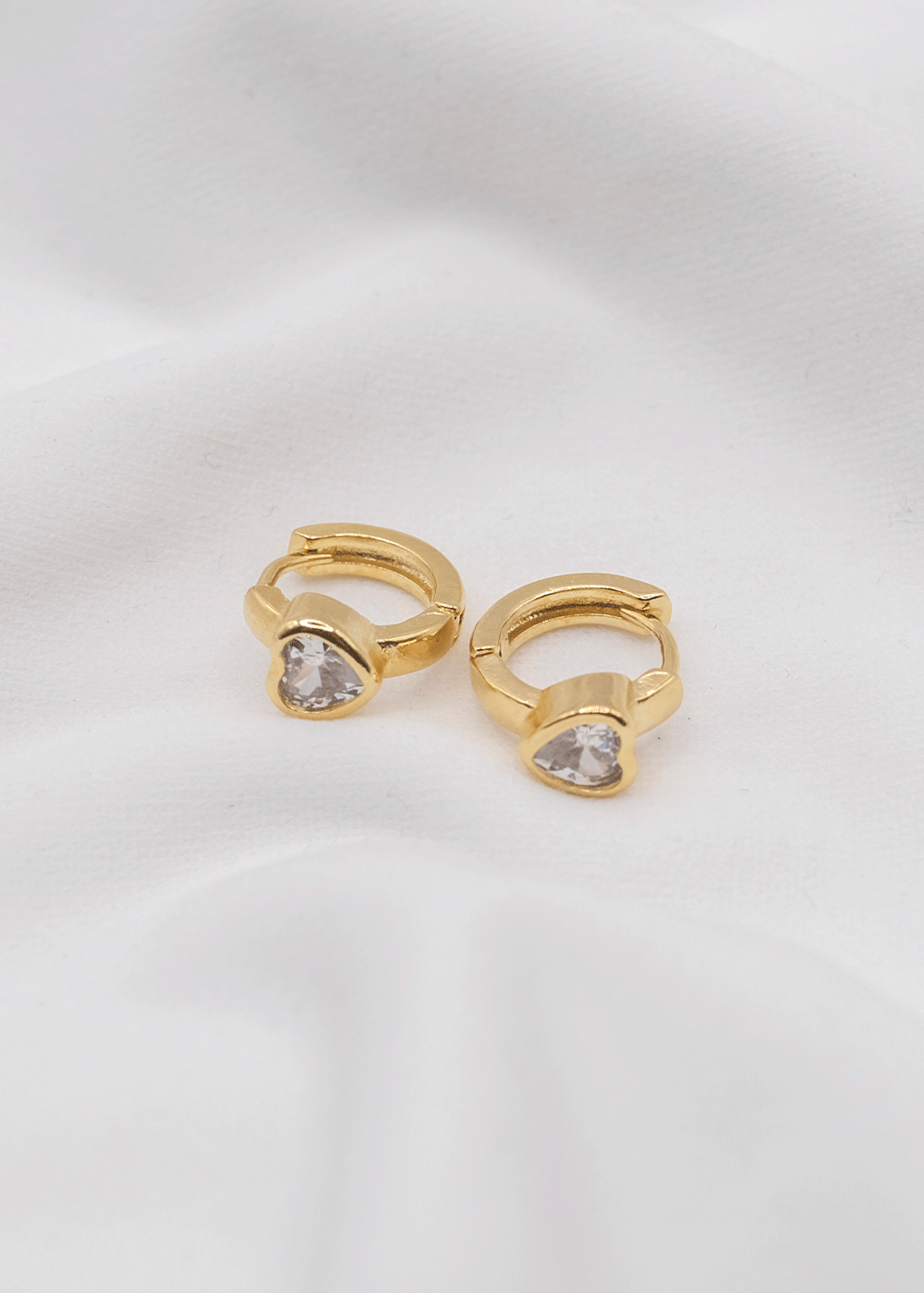 HUGGIES CIRCULAR CON ZIRCONIA ORO LAMINADO 18KT
