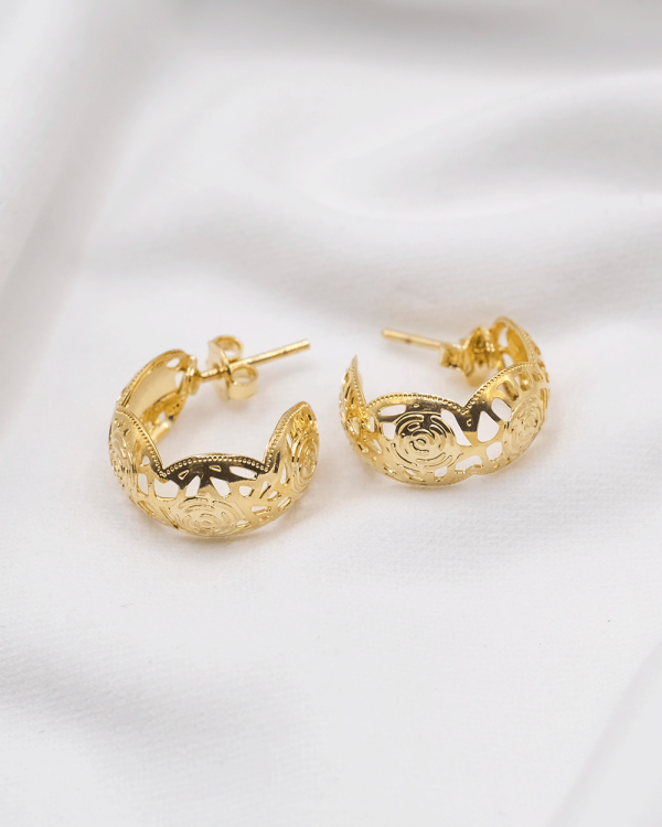 ARRACADA FLOR FILIGRANA MINI ORO LAMINANADO 18KT