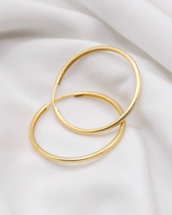 ARRACADA ESMERILADA 4.35 CM  ORO LAMINADO  18KT