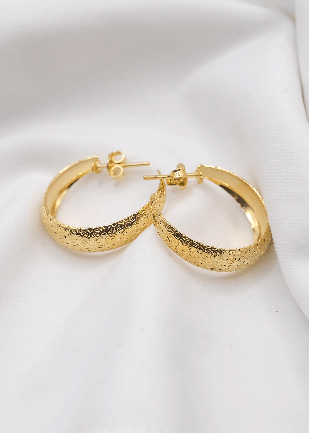 ARRACADA CALADITA OVAL MEDIANA ORO LAINADO 18KT