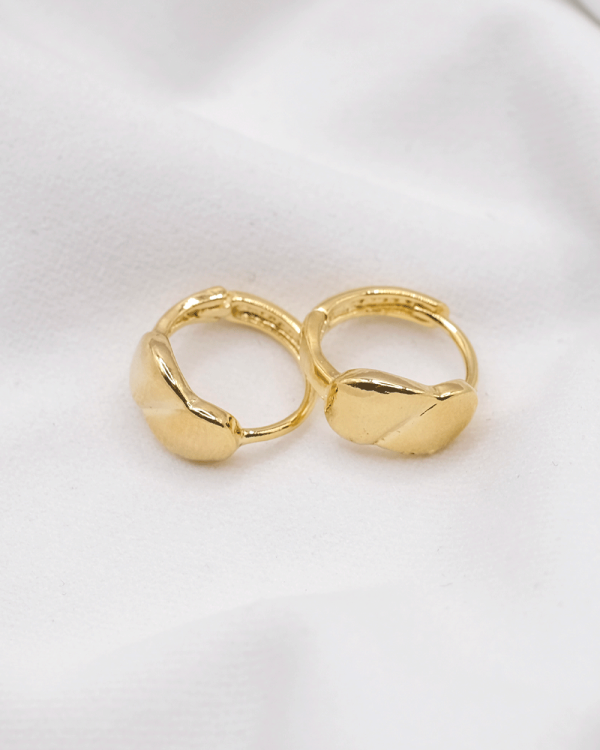 ARRACADA CALADITA ONDULADA MINI ORO LAMINADO 18KT