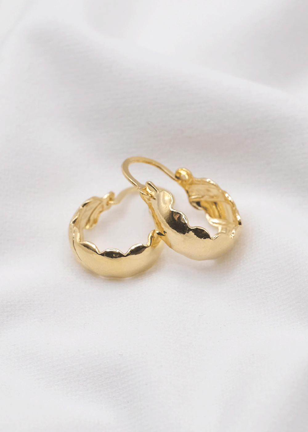 ARRACADA CALADITA CAZUELITA MINI ORO LAMINADO 18KT