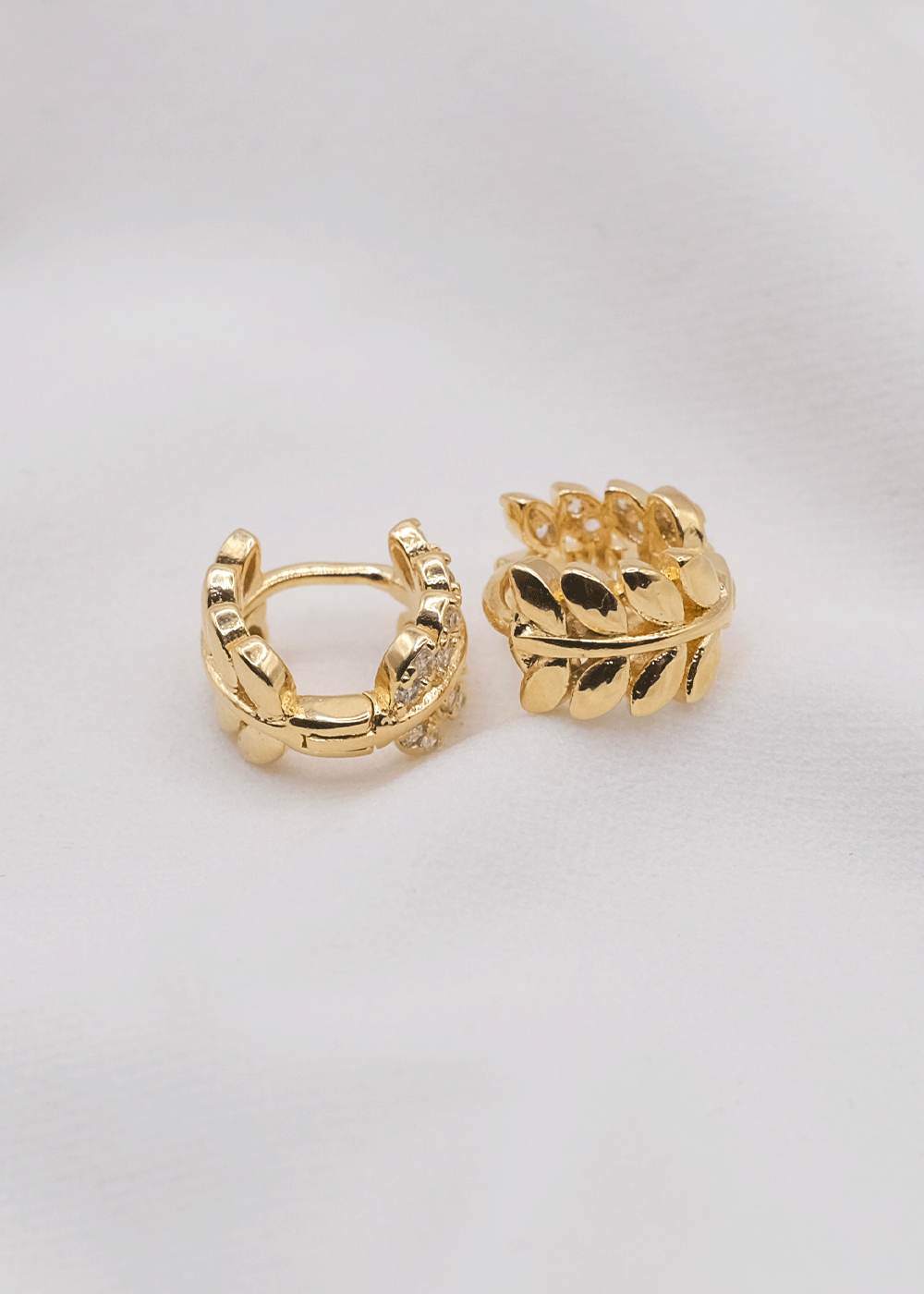 HUGUIES LAURELES MINI ORO LAMINADO 18KT