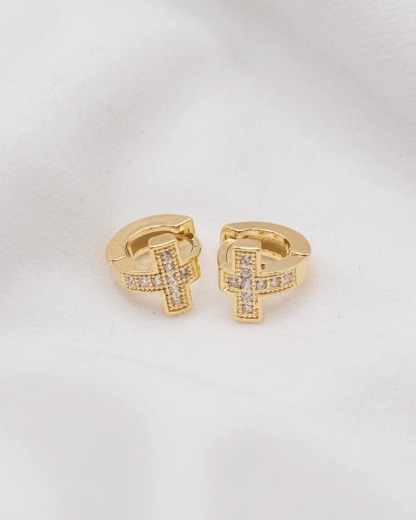 HUGUIES CRUZ  CON ZIRCONIAS ORO LAMINADO 18KT