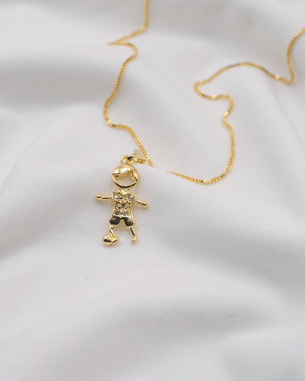 CADENA CON DIJE  NIÑO FOOT BALL ZIRCONIA ORO LAMINADO 18KT